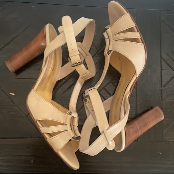 Vía Espiga Heels - Picture 9 of 14